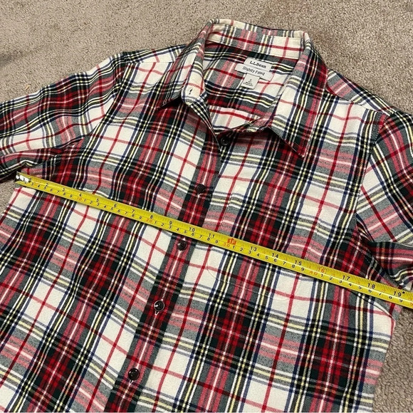 L.L Bean slightly fitted cotton button down plaid flannel shirt - Picture 7 of 10